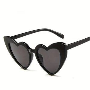 ⭐️NWT Black Heart Shaped Sunglasses